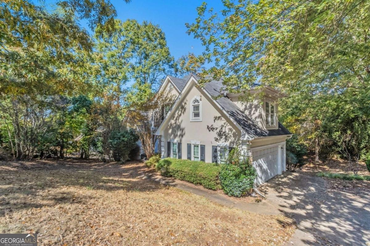 527 Country Club Drive Stockbridge - 2