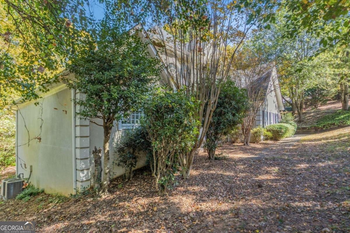 527 Country Club Drive Stockbridge - 3