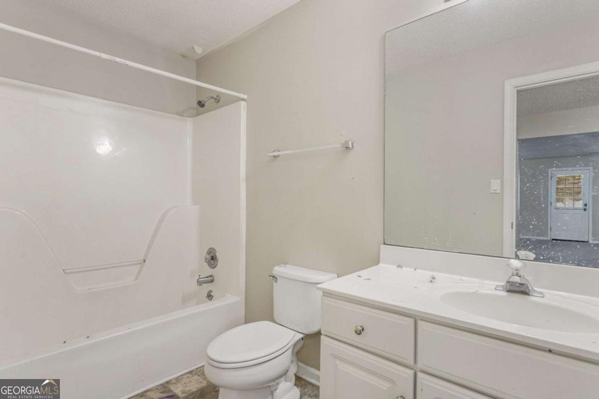 527 Country Club Drive Stockbridge - 43