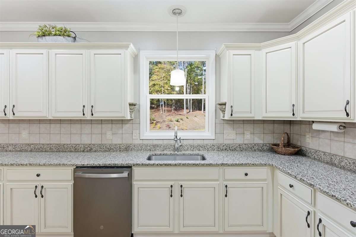 188 Macedonia Road White - 30