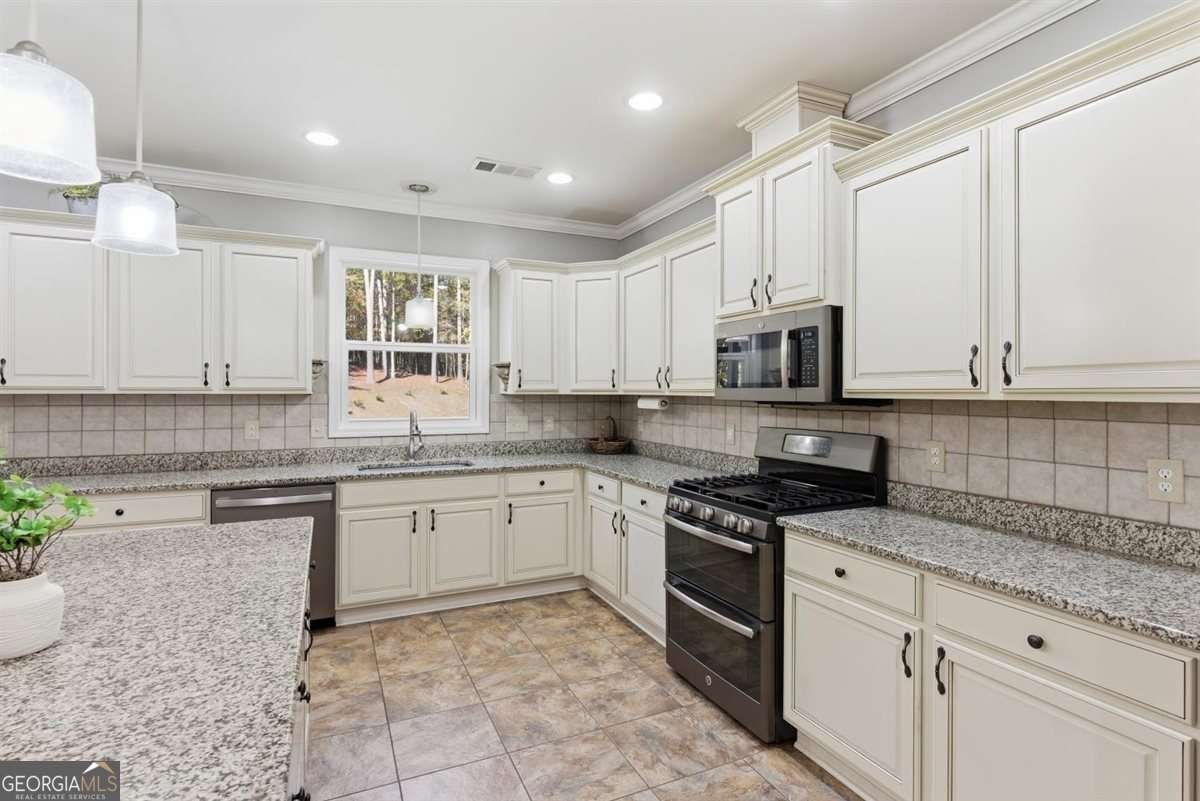 188 Macedonia Road White - 31