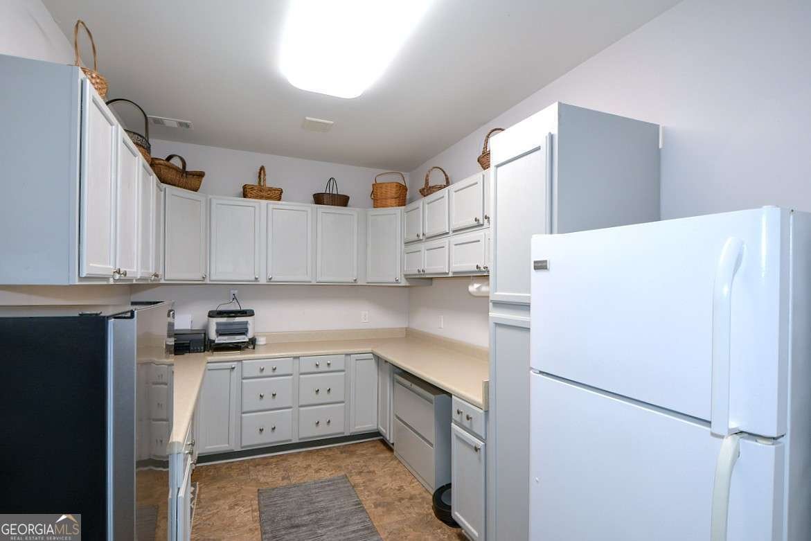 188 Macedonia Road White - 37