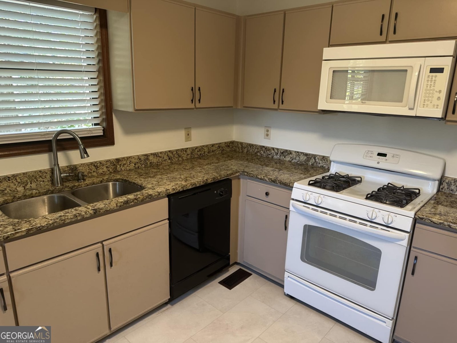 340 Farm Path Roswell - 7