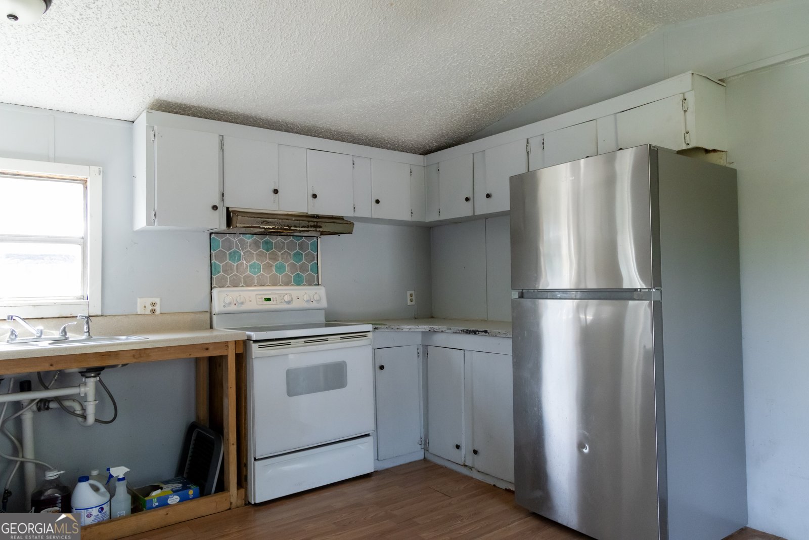 21 Clubhouse Drive White - 11