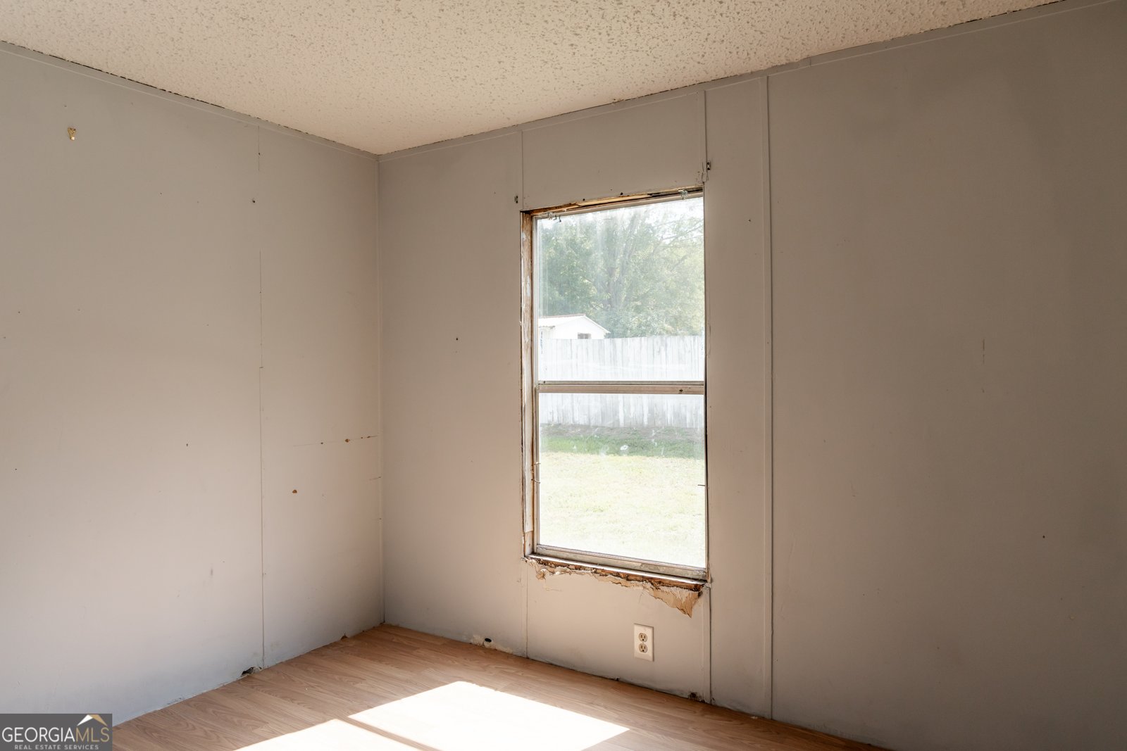 21 Clubhouse Drive White - 12