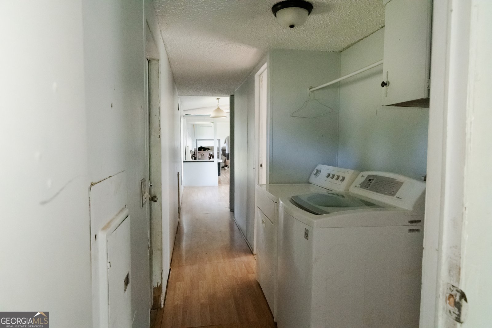 21 Clubhouse Drive White - 15