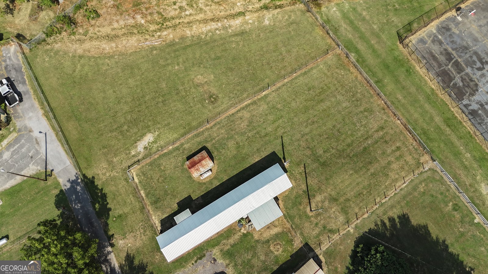 21 Clubhouse Drive White - 3