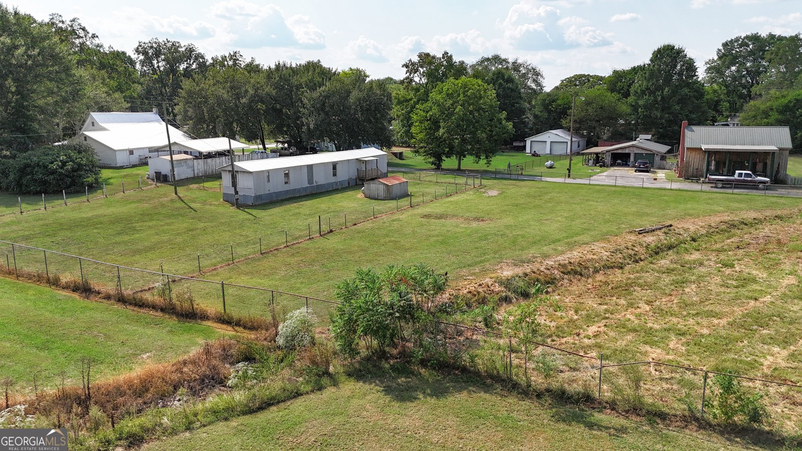 21 Clubhouse Drive White - 7