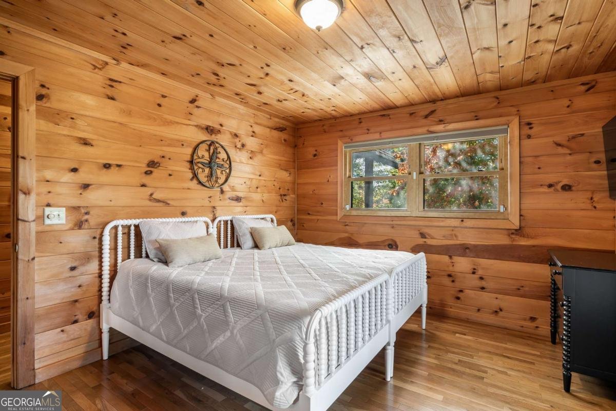 357 Skyline Drive Cherry Log - 11