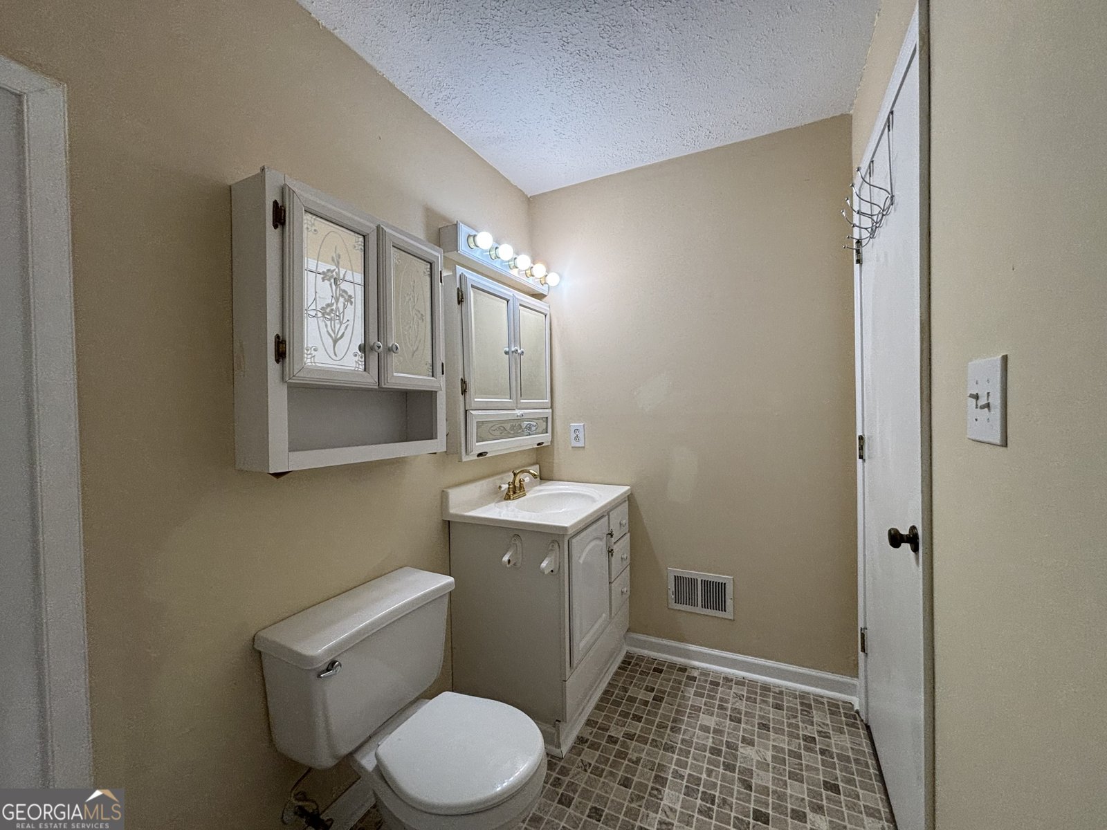 107 S Circle Drive Ellenwood - 10