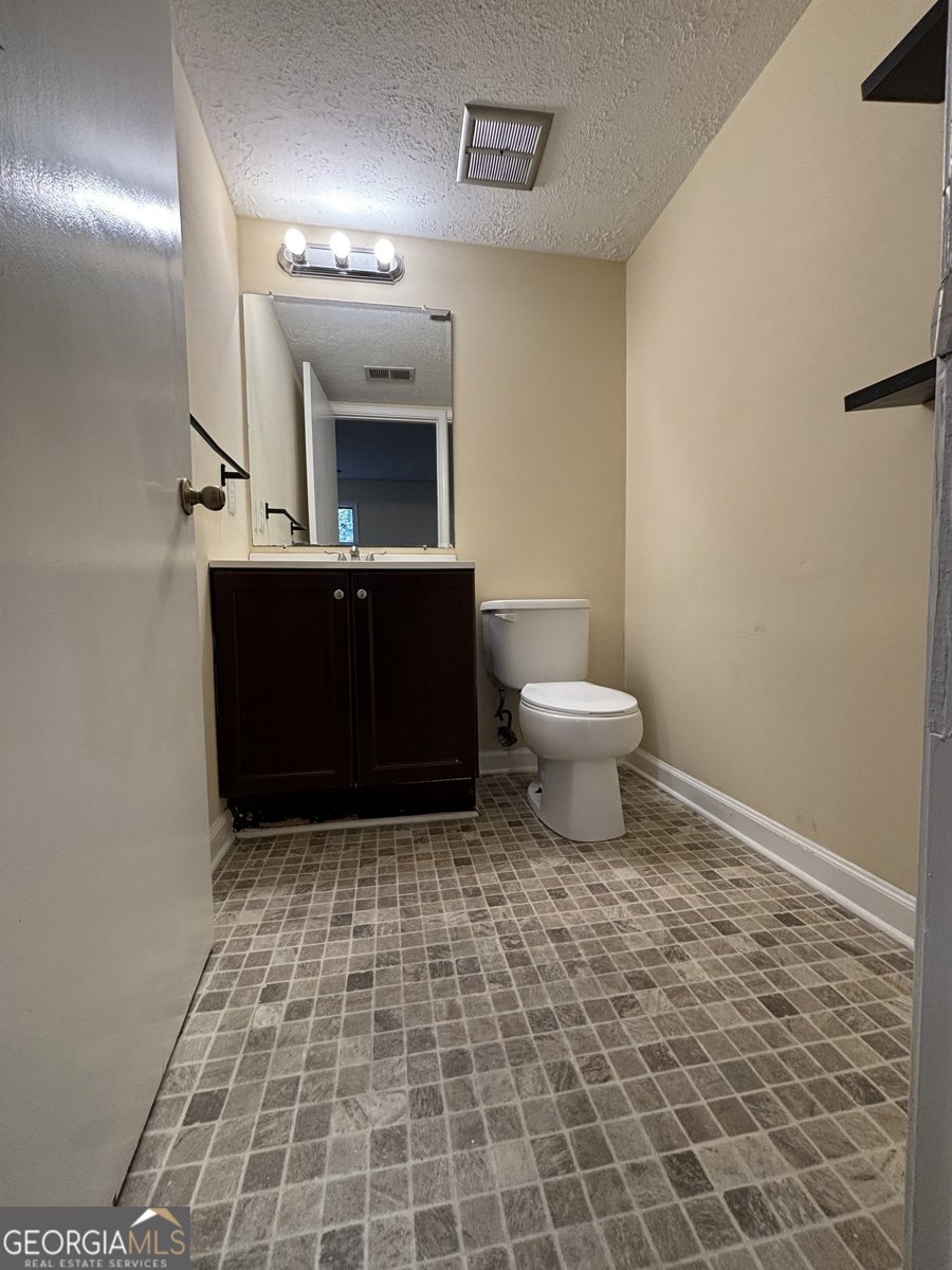 107 S Circle Drive Ellenwood - 25