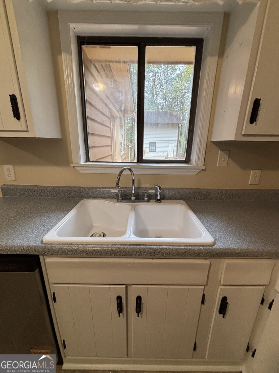 107 S Circle Drive Ellenwood - 30