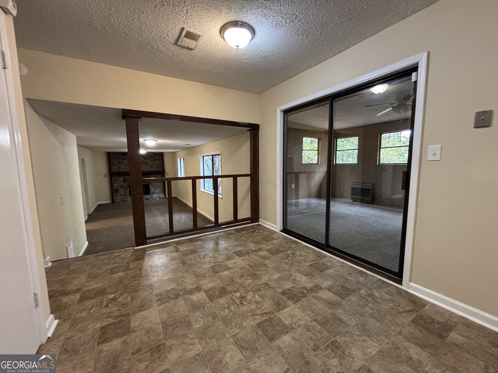 107 S Circle Drive Ellenwood - 33