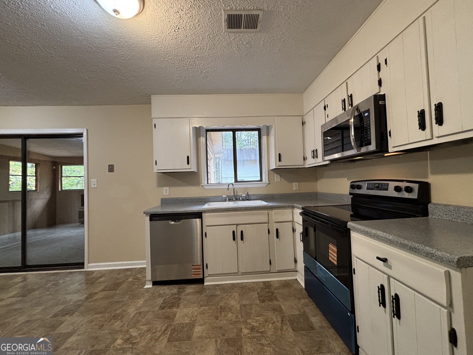 107 S Circle Drive Ellenwood - 34