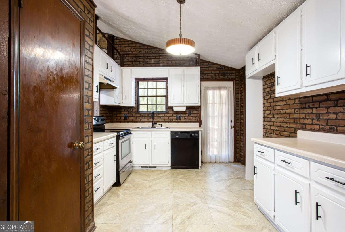 145 Davis Road Stockbridge - 16