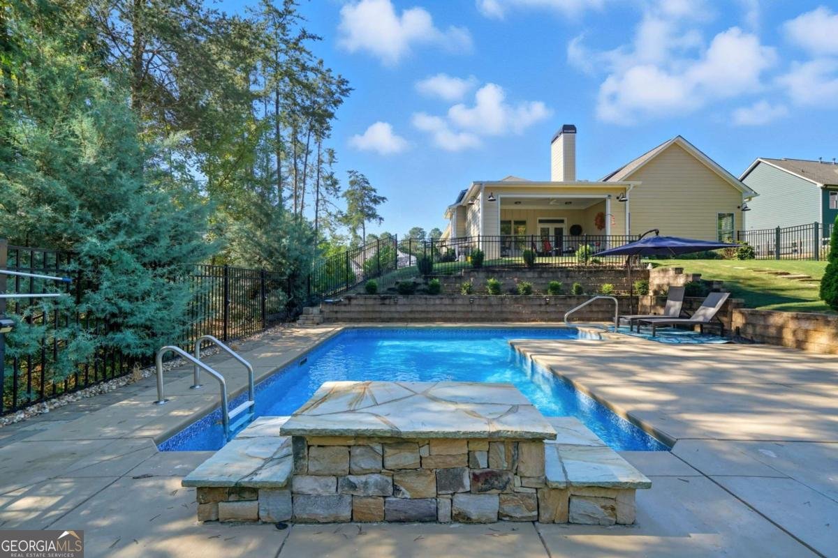 608 Red Leaf Way Canton - 43