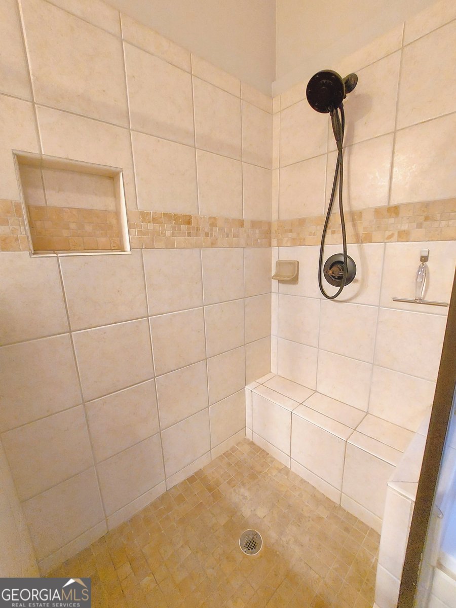 6437 Blue Water Drive Buford - 18