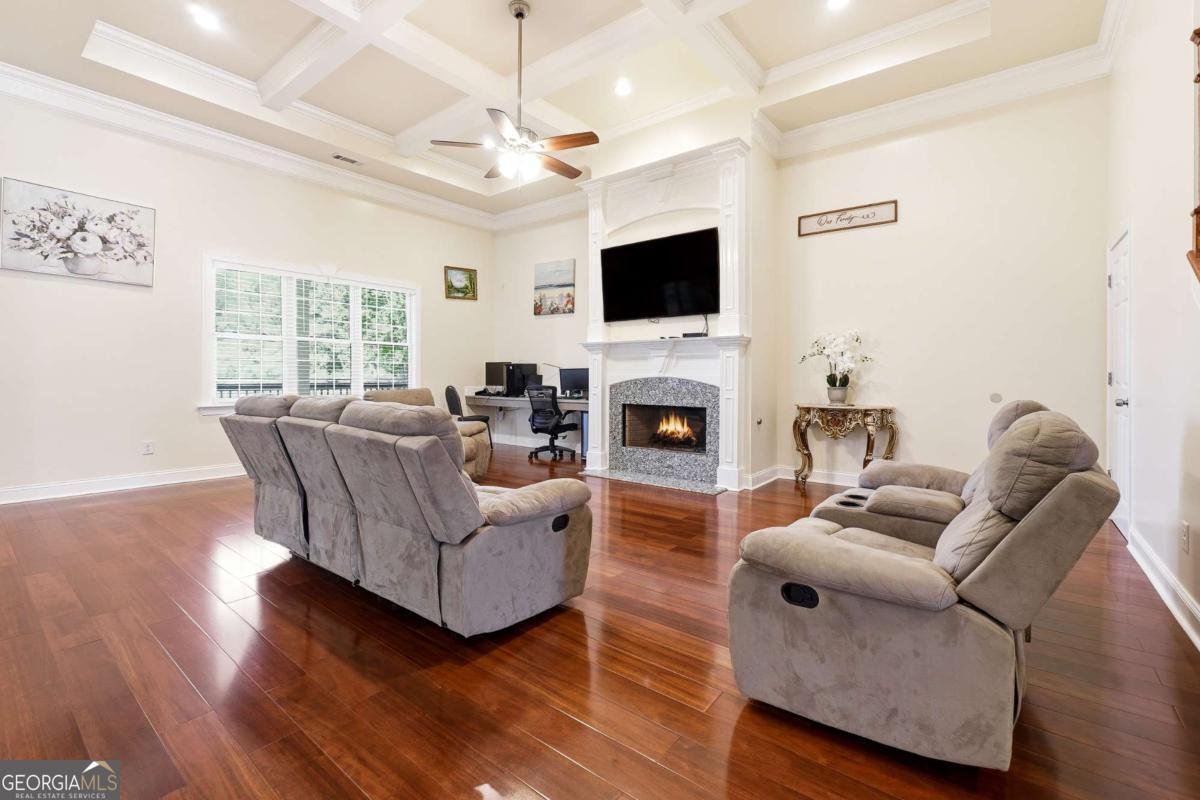 100 Marshas Vineyard Hampton - 12