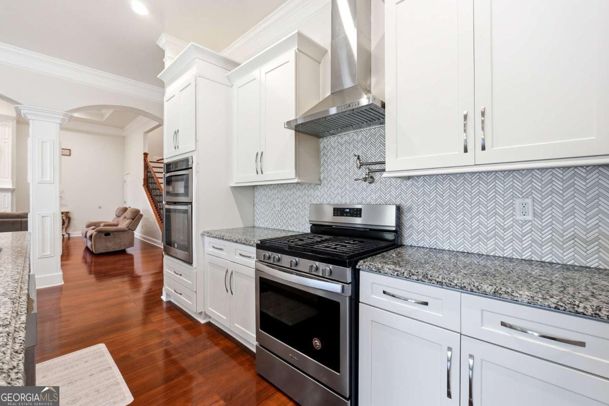 100 Marshas Vineyard Hampton - 19