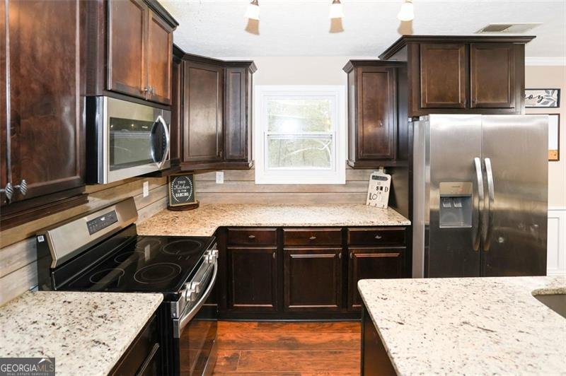 3711 RAMBLING WOODS Drive Loganville - 13