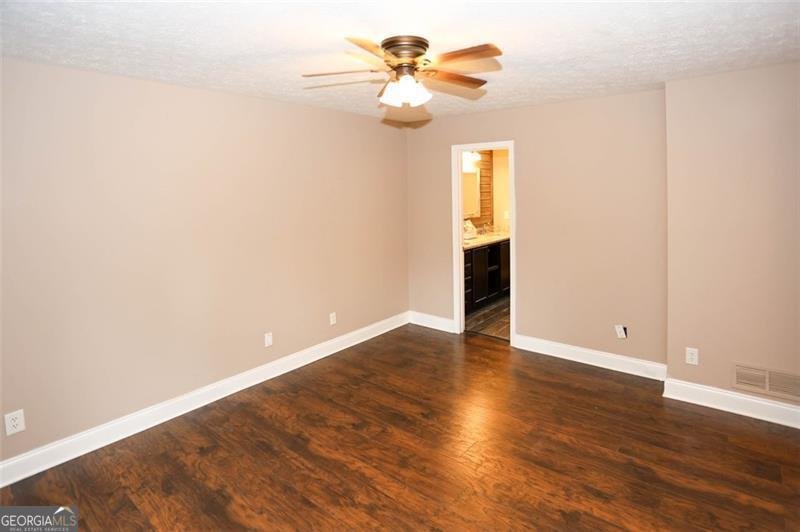 3711 RAMBLING WOODS Drive Loganville - 26