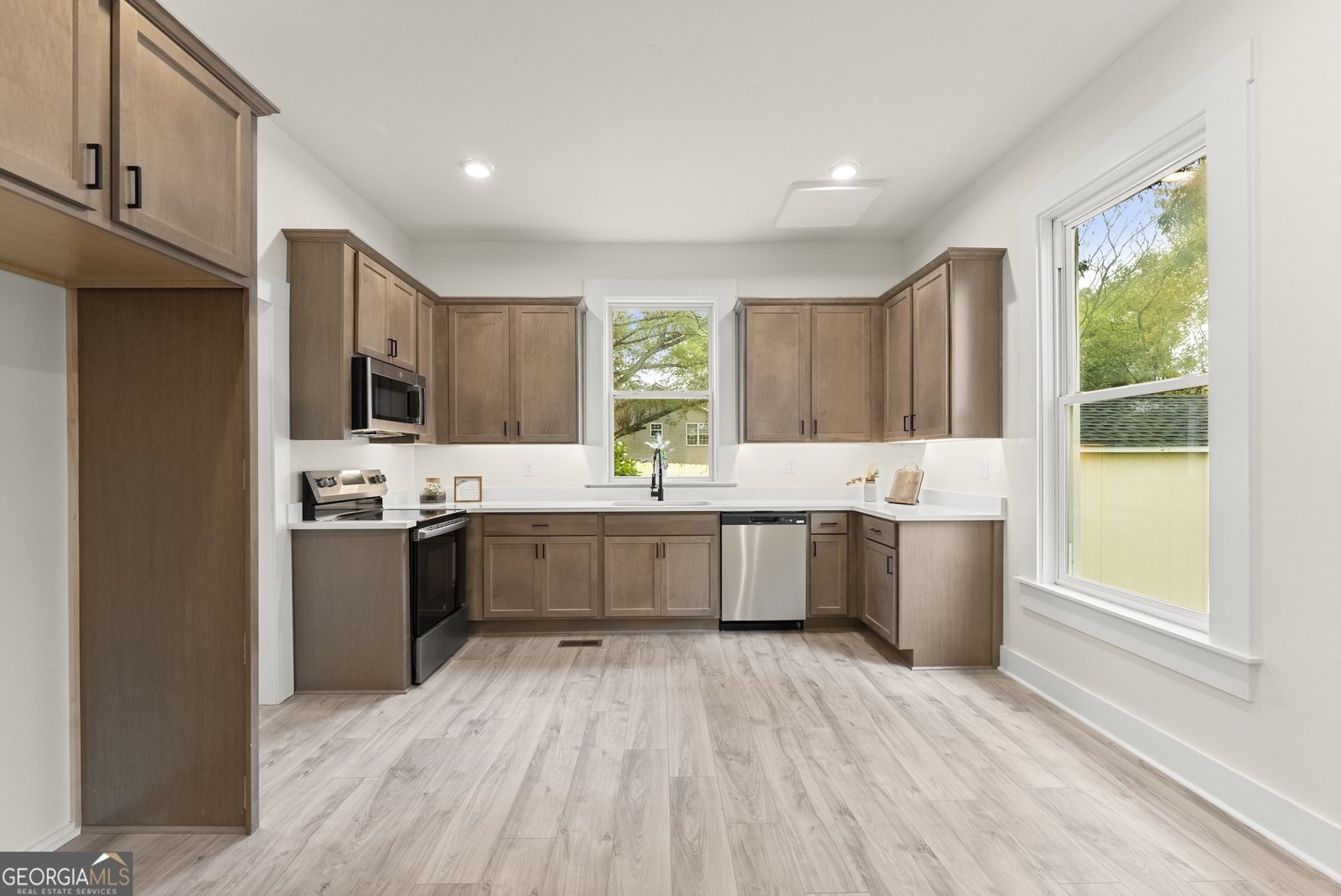 102 Barber Street Commerce - 7