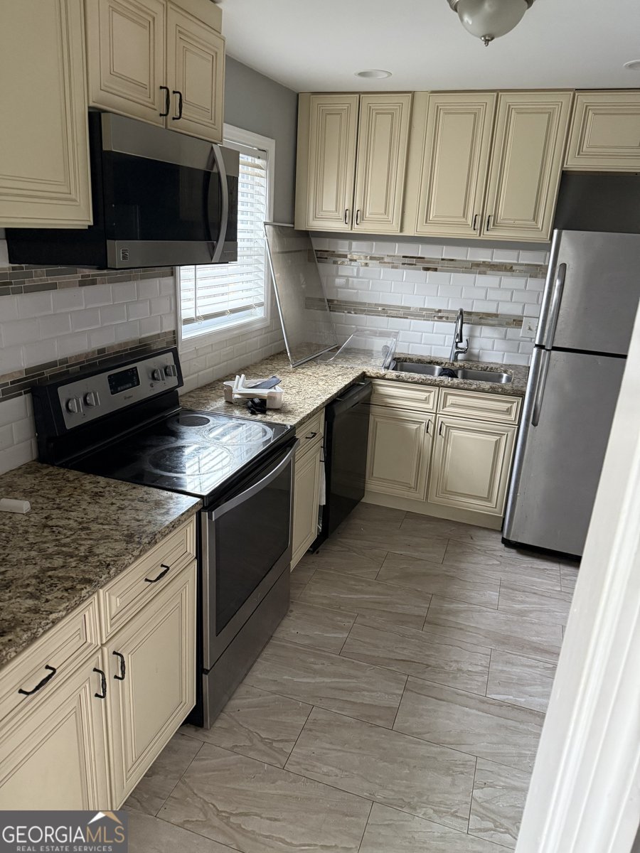 330 Winding River Drive Sandy Springs - 10