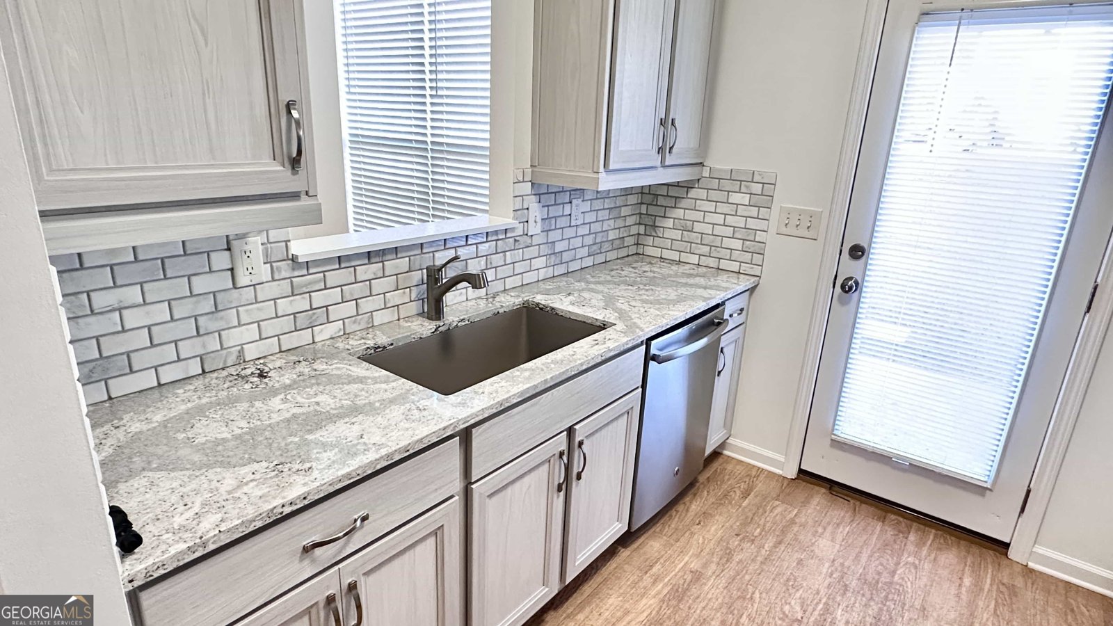 6243 Shoreview Circle Flowery Branch - 14