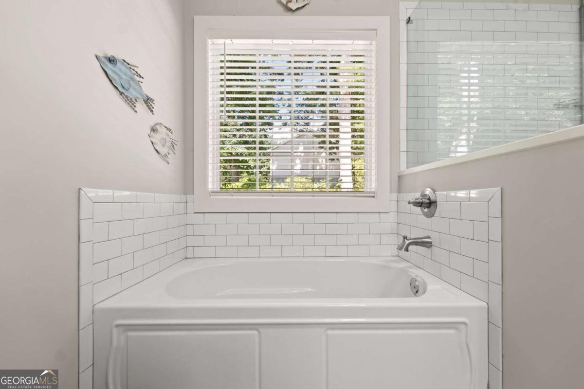 6253 Main Street Lula - 23