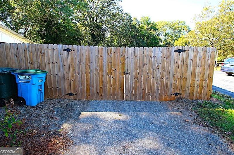 361 Elizabeth Street Commerce - 18