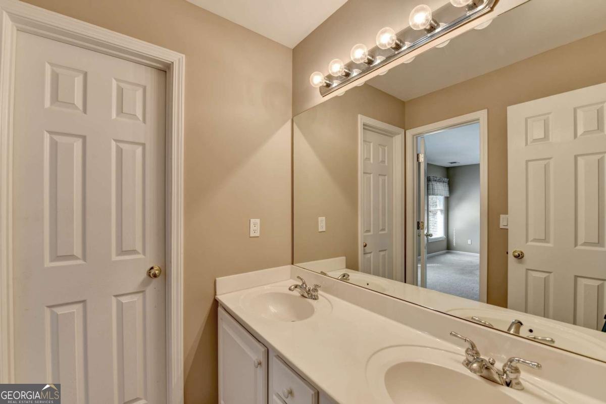 355 Laurel Oak Drive Suwanee - 32