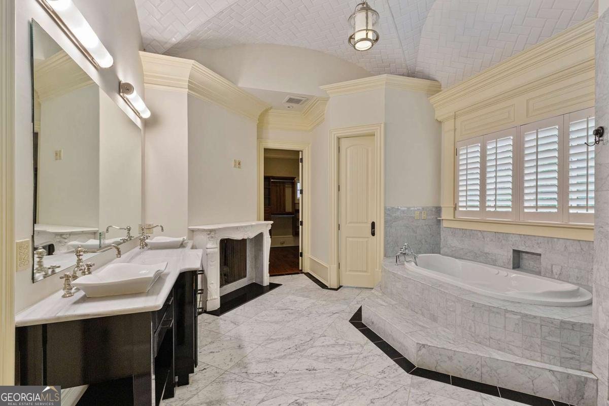 1640 Nottingham Way Atlanta - 29