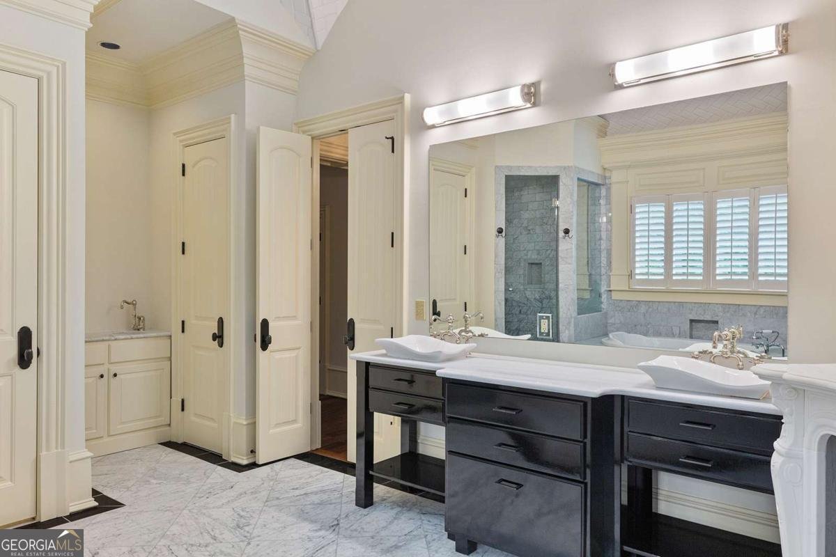 1640 Nottingham Way Atlanta - 31