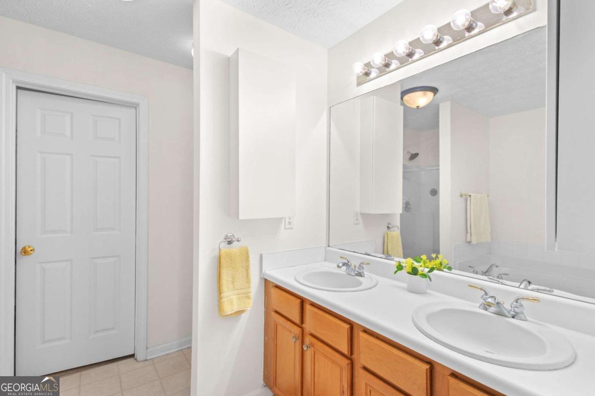 6457 Topside Avenue Flowery Branch - 29