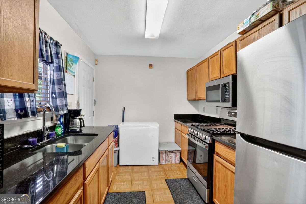 985 Farrington Place Atlanta - 4