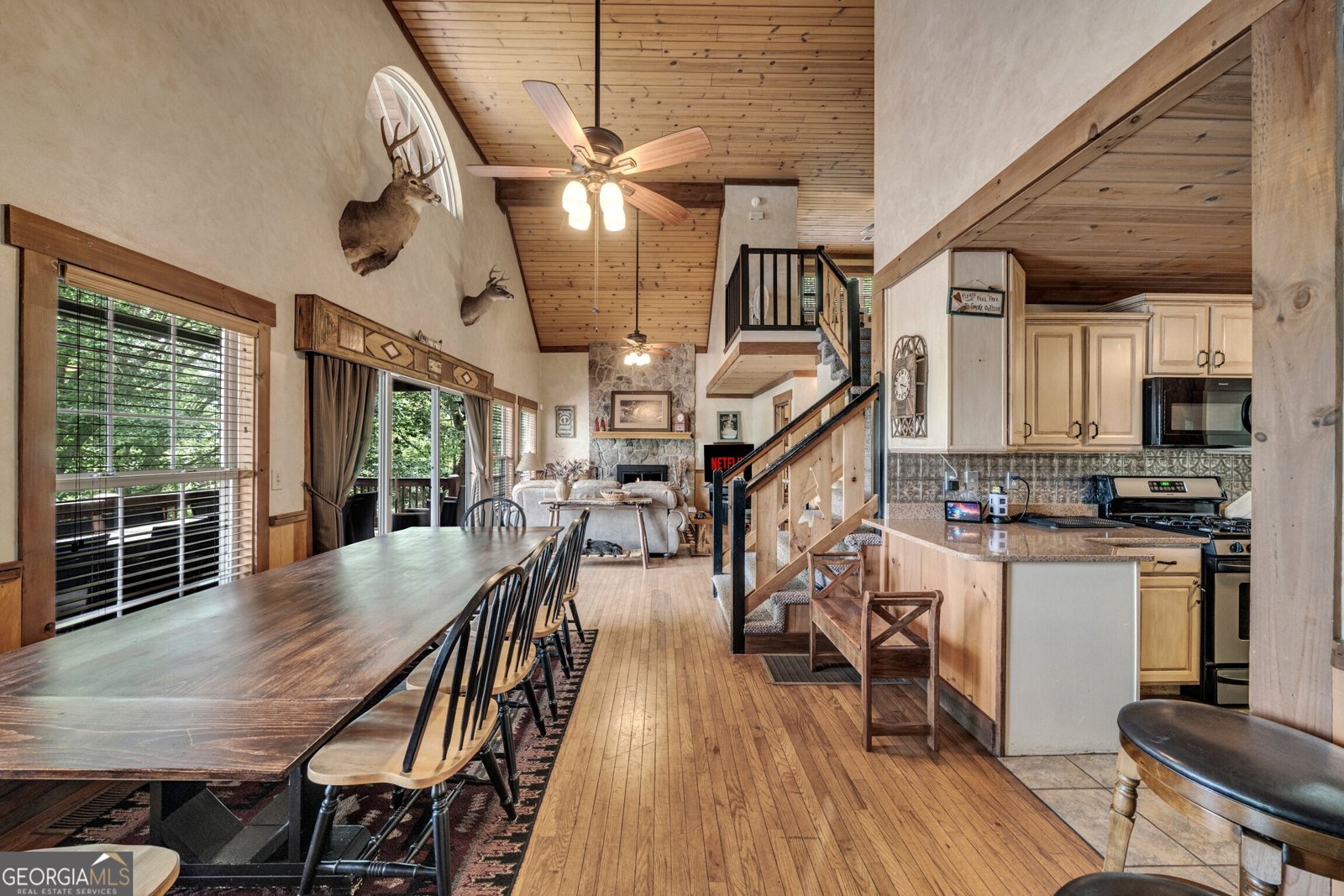 2003 Bend Of The River Road Hiawassee - 2