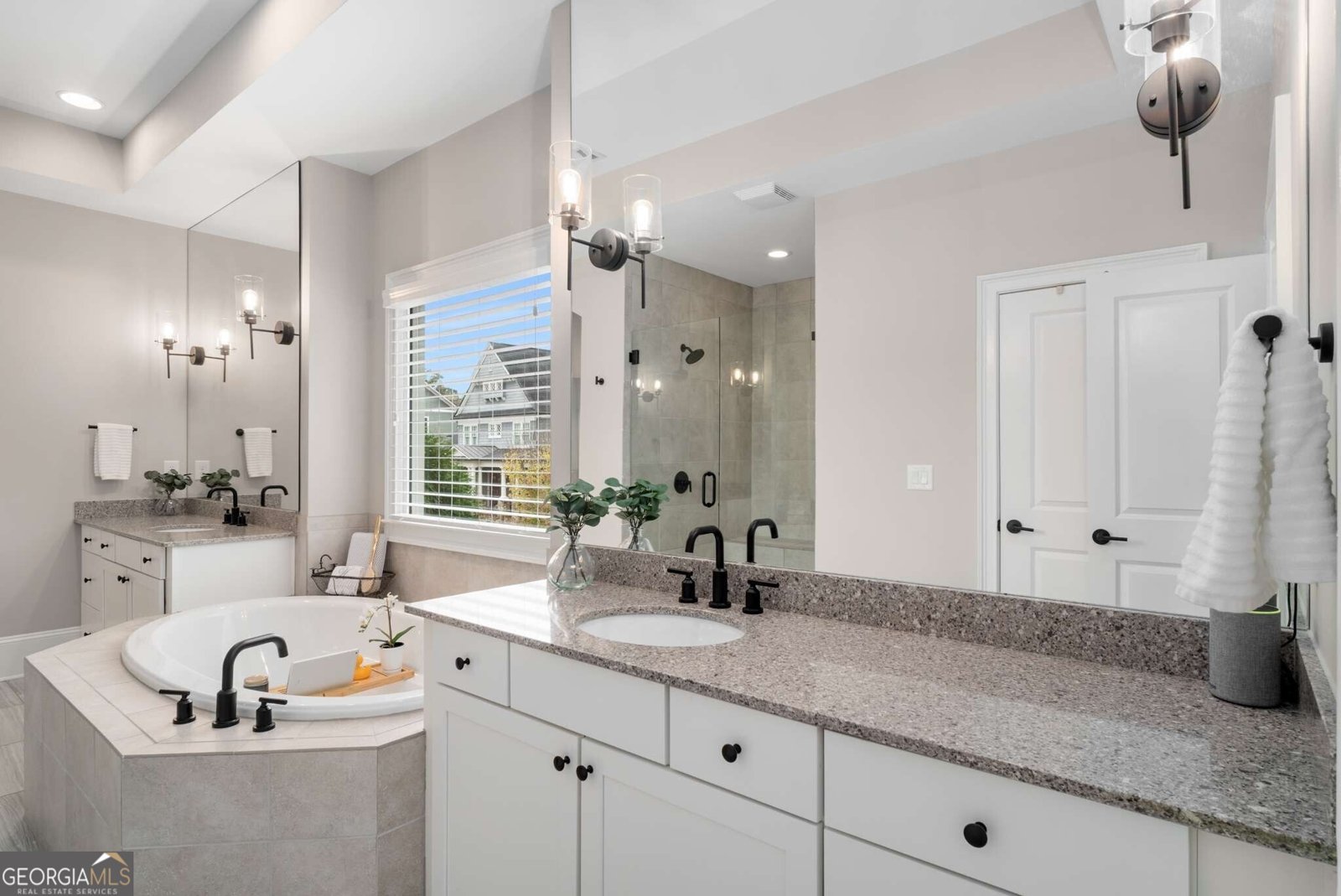 143 Nakomis Place Milton - 34