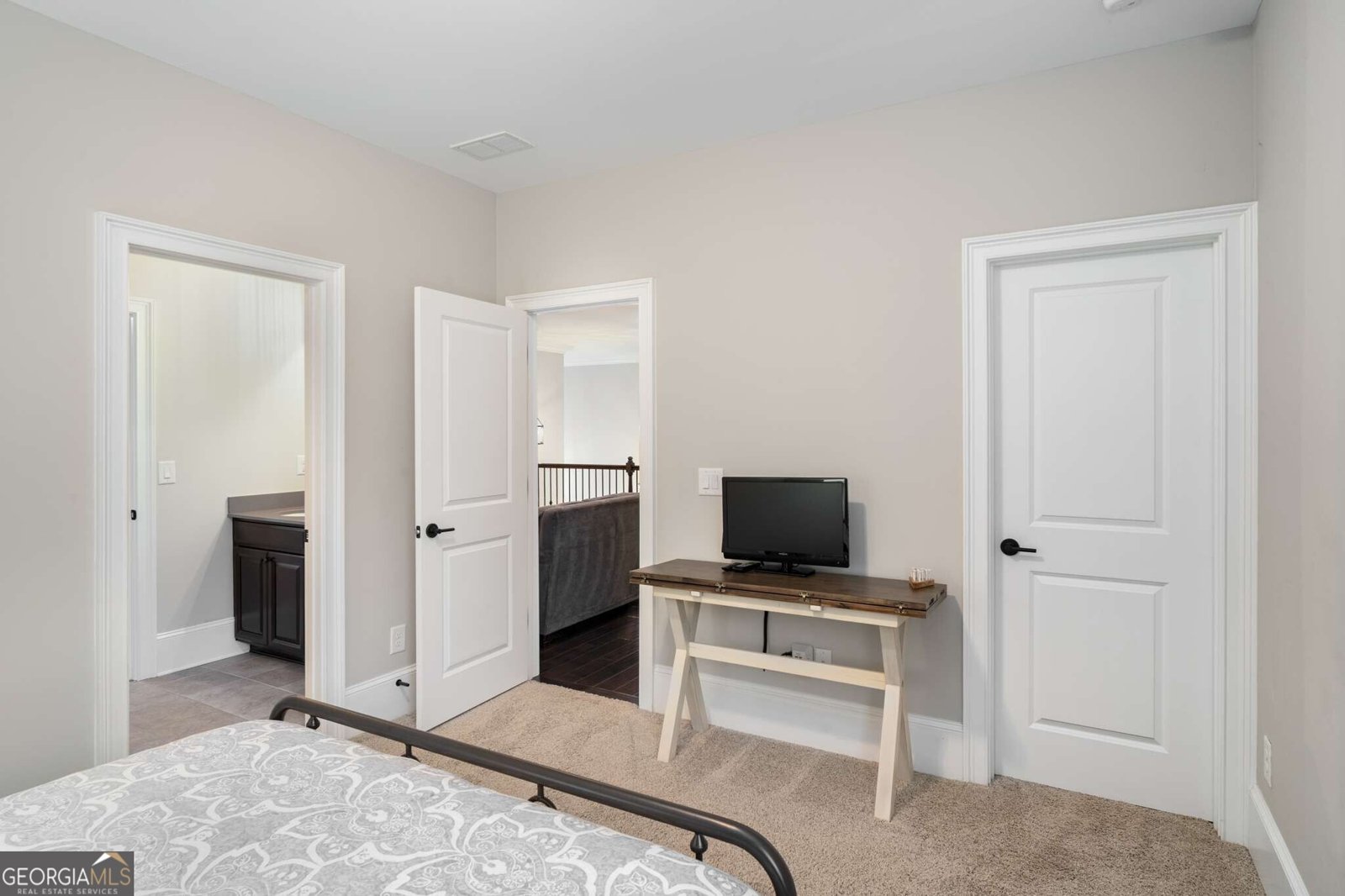 143 Nakomis Place Milton - 44