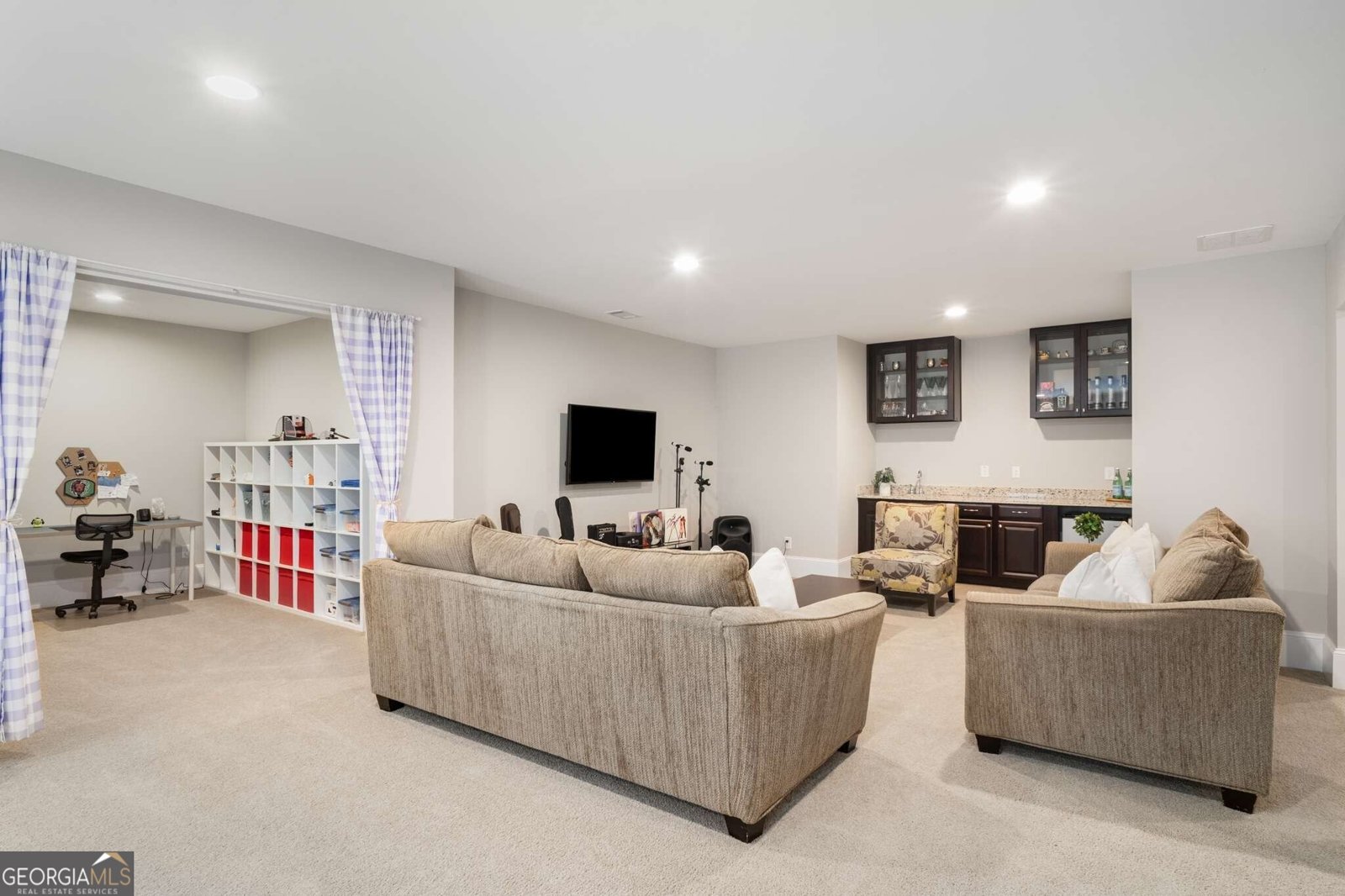 143 Nakomis Place Milton - 47