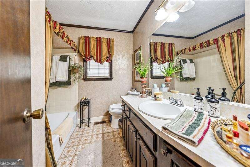 315 Rhine Road White - 7