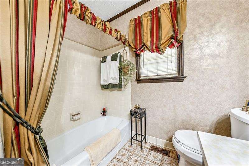 315 Rhine Road White - 8