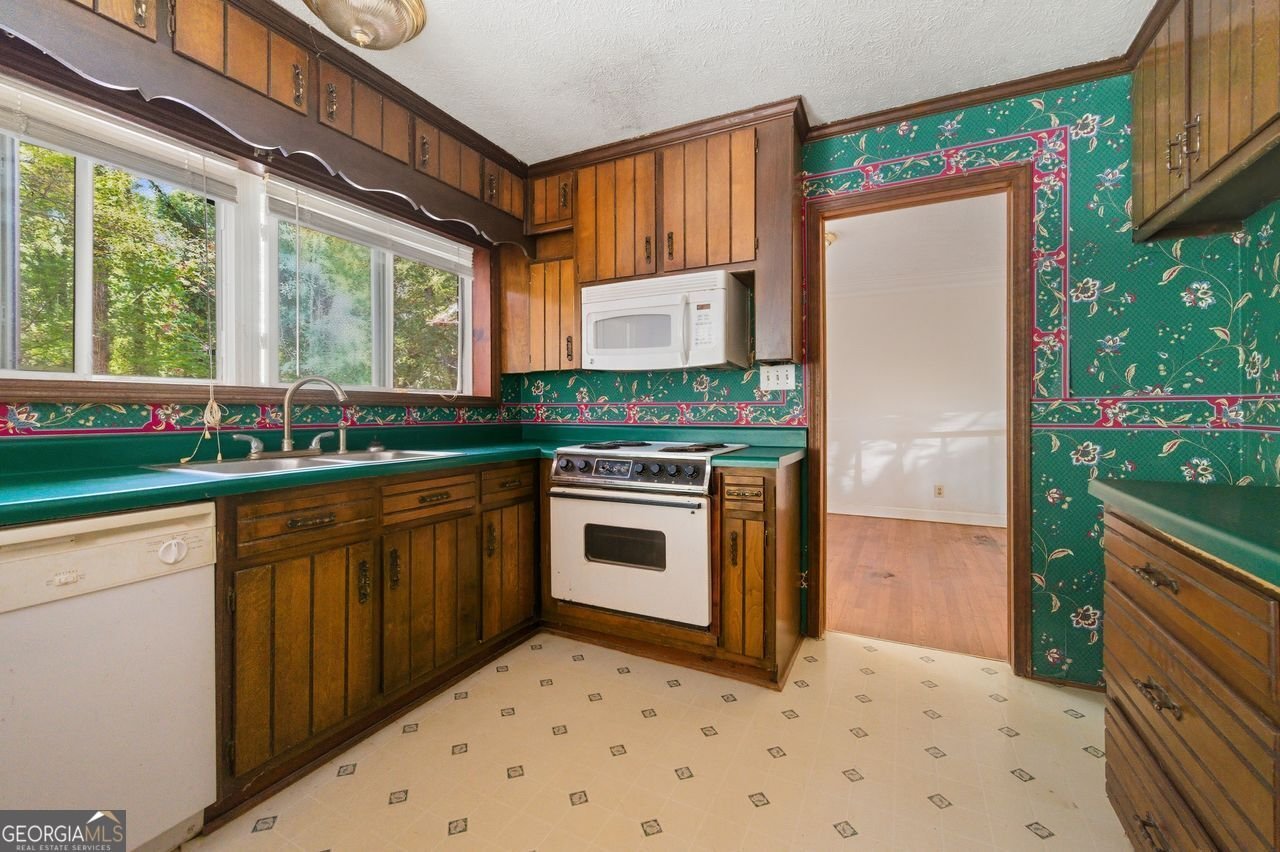 5839 Lakeshore Buford - 5