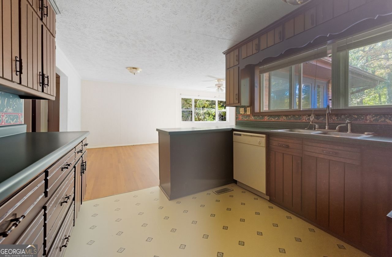 5839 Lakeshore Buford - 6