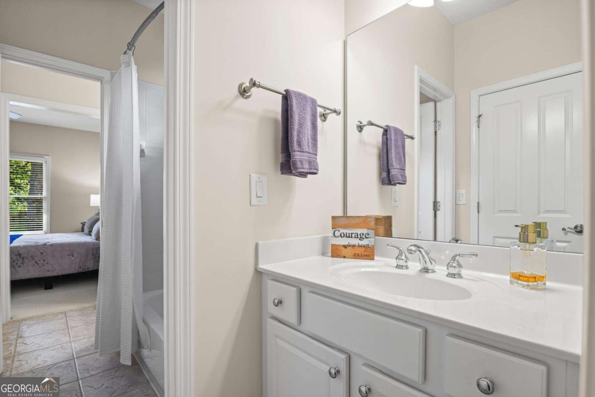 3200 Windsor Lake Drive Atlanta - 40