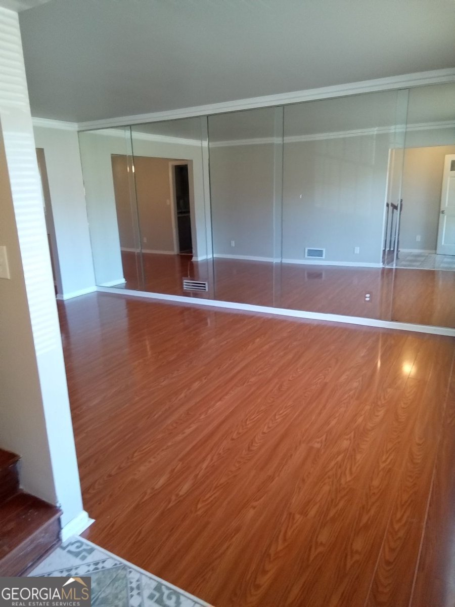 1757 Cherry Valley Circle Atlanta - 3