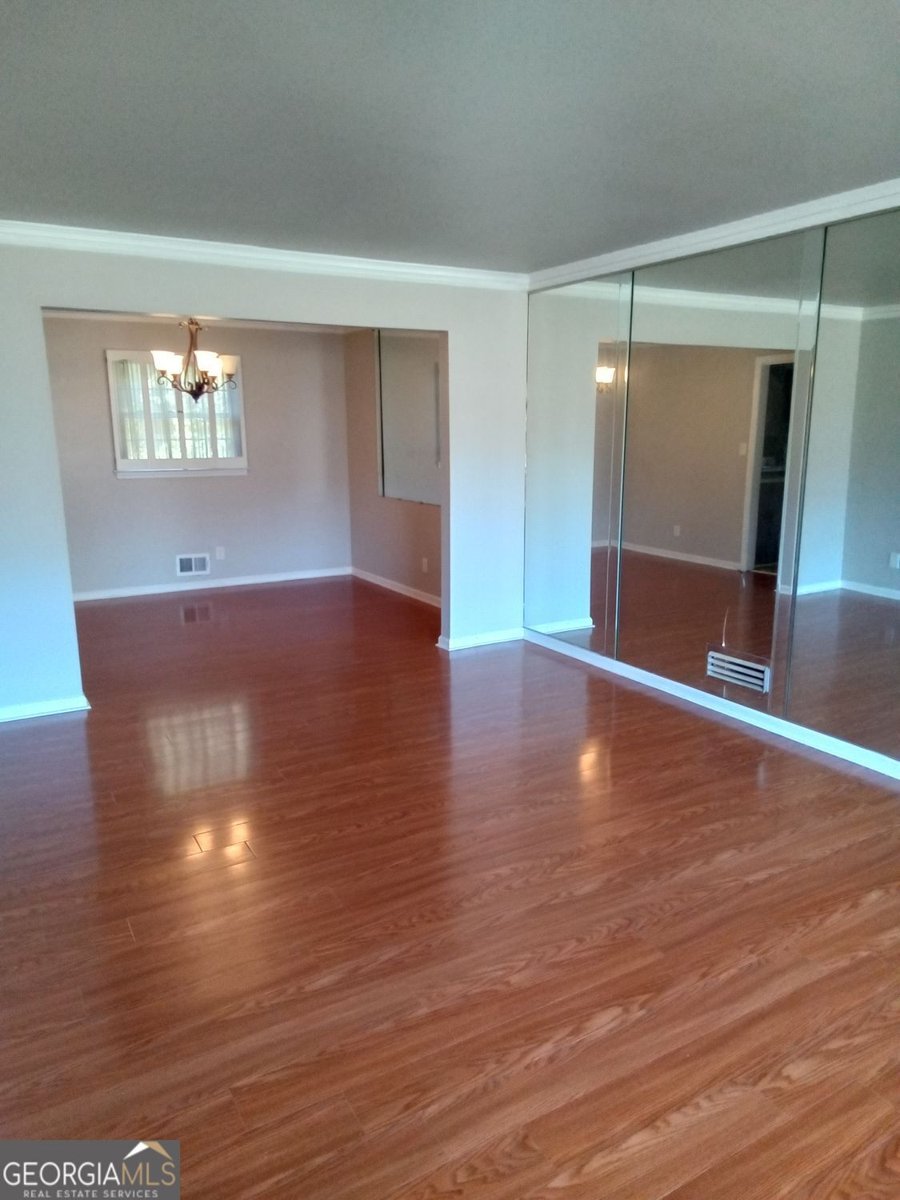 1757 Cherry Valley Circle Atlanta - 4