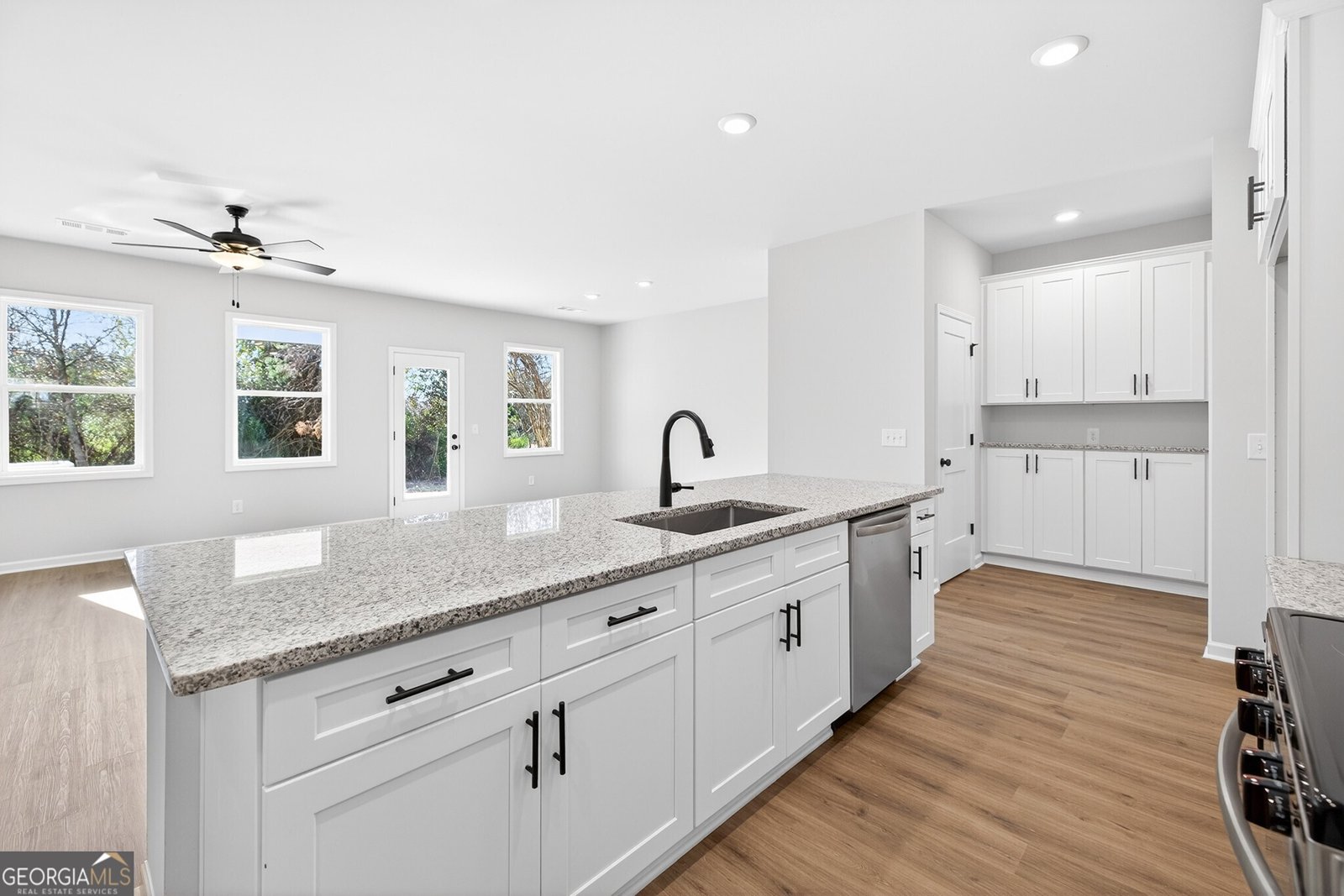 562 Madison Street Commerce - Photo 15