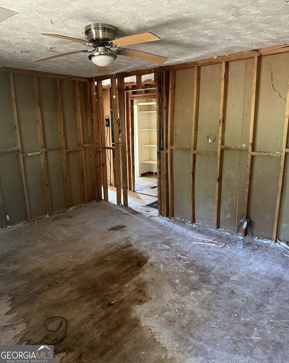 1099 Warren Drive Riverdale - 6