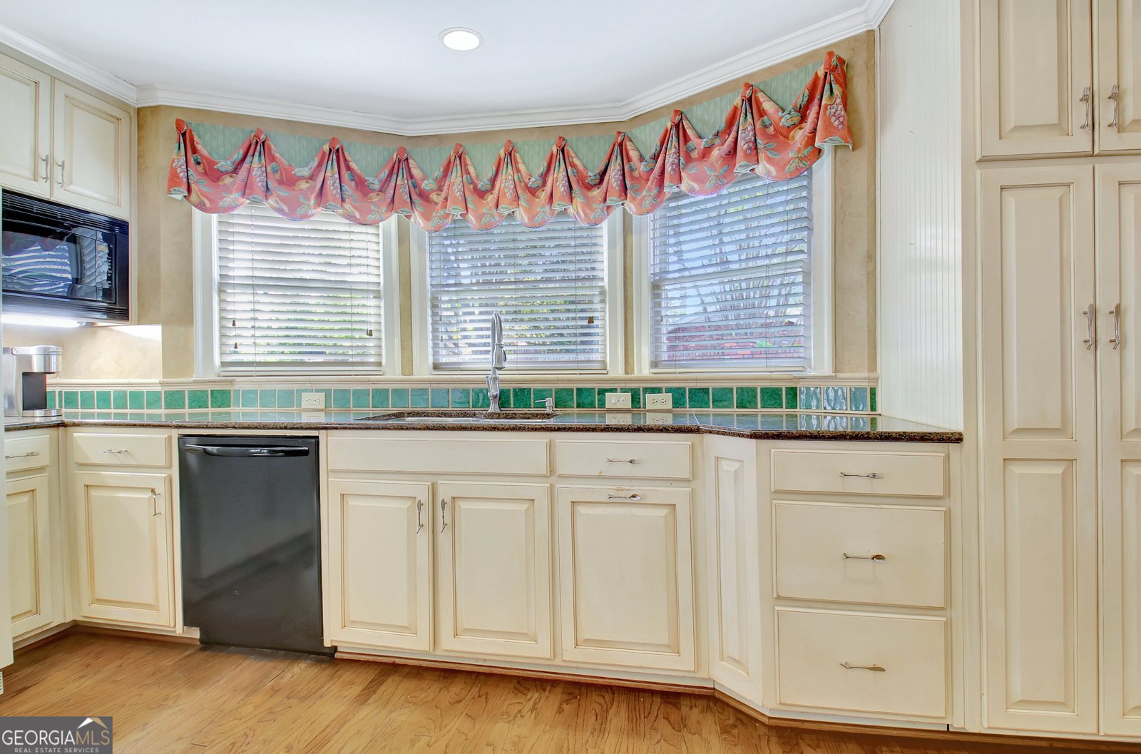 3402 Cambridge Drive Columbus - 23