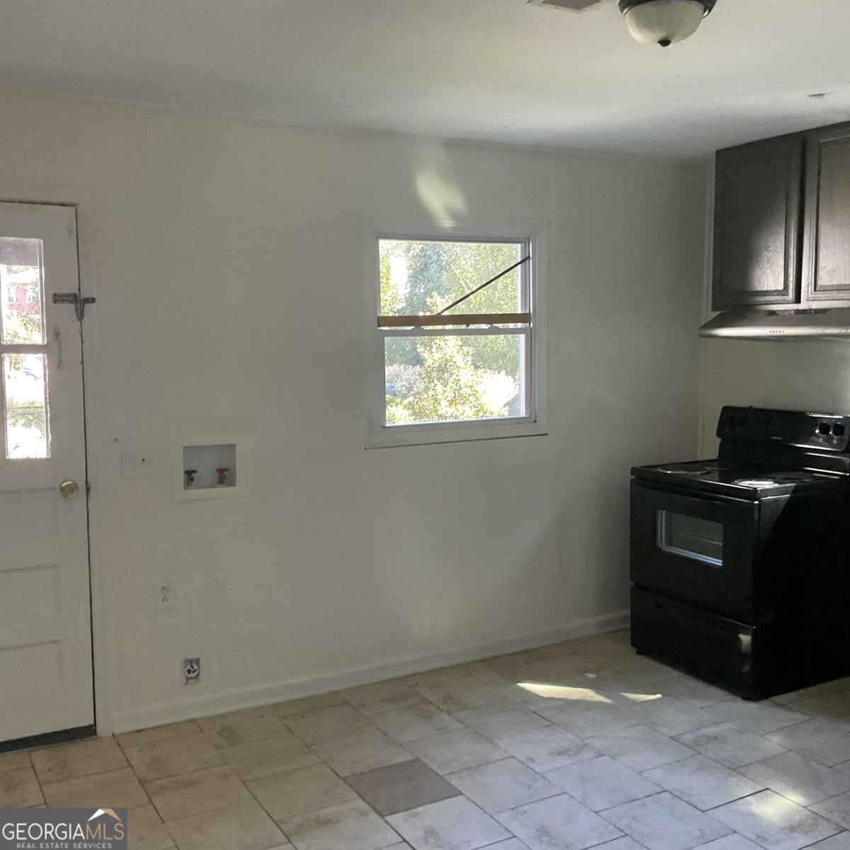 541 W Lake Avenue Atlanta - 4